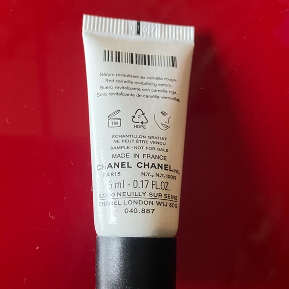 Chanel No. 1 Face Serum Revitalized - Picture 2 of 2